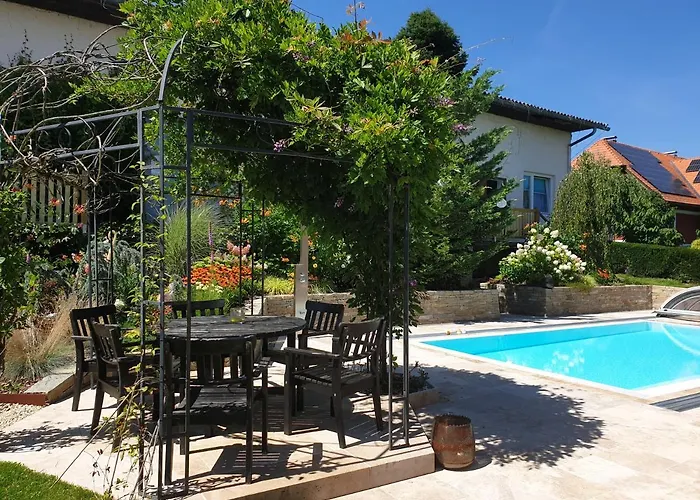 Ferienwohnung Mit Pool An Der Apfelstrasse
