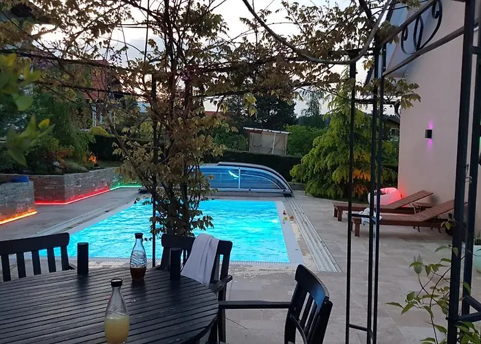 Ferienwohnung Mit Pool An Der Apfelstrasse