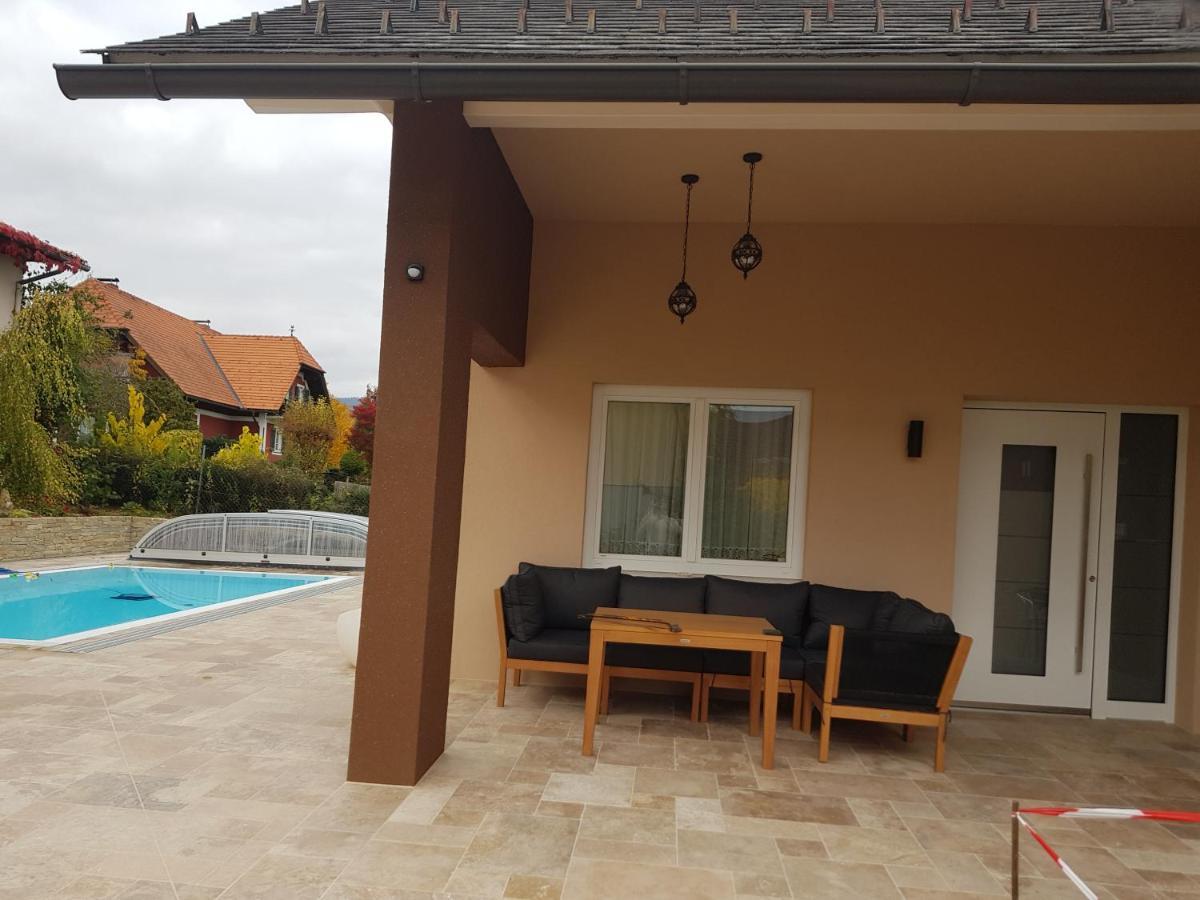 Mit Pool An Der Apfelstrasse