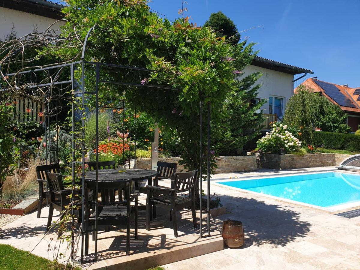 Apartment Mit Pool An Der Apfelstrasse Puch bei Weiz