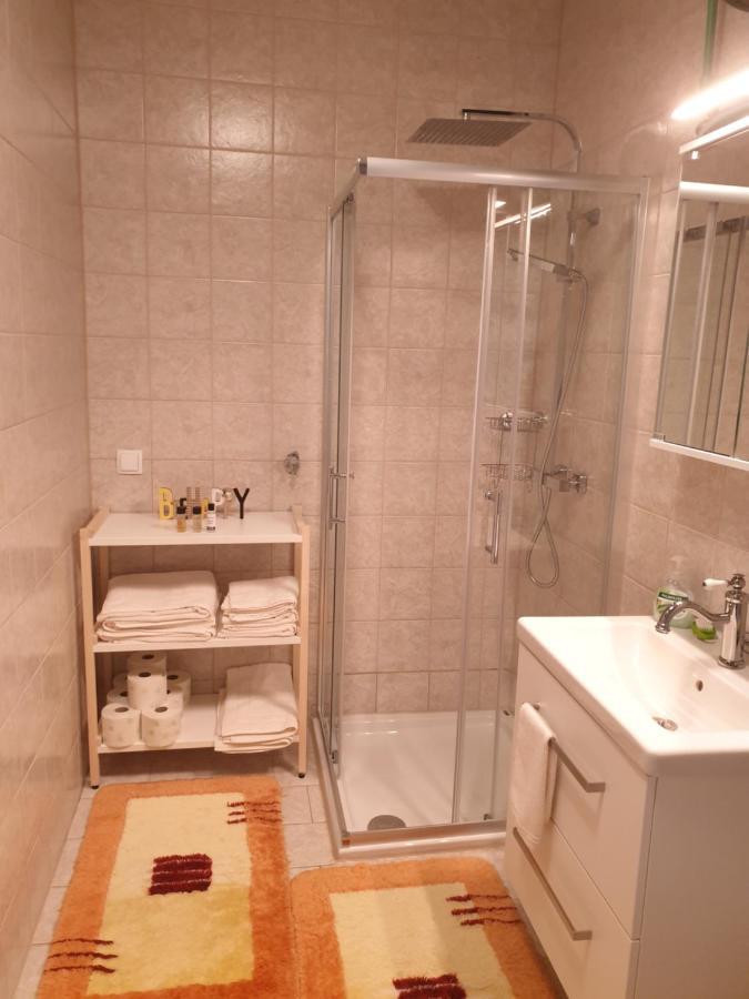 Apartment Mit Pool An Der Apfelstrasse