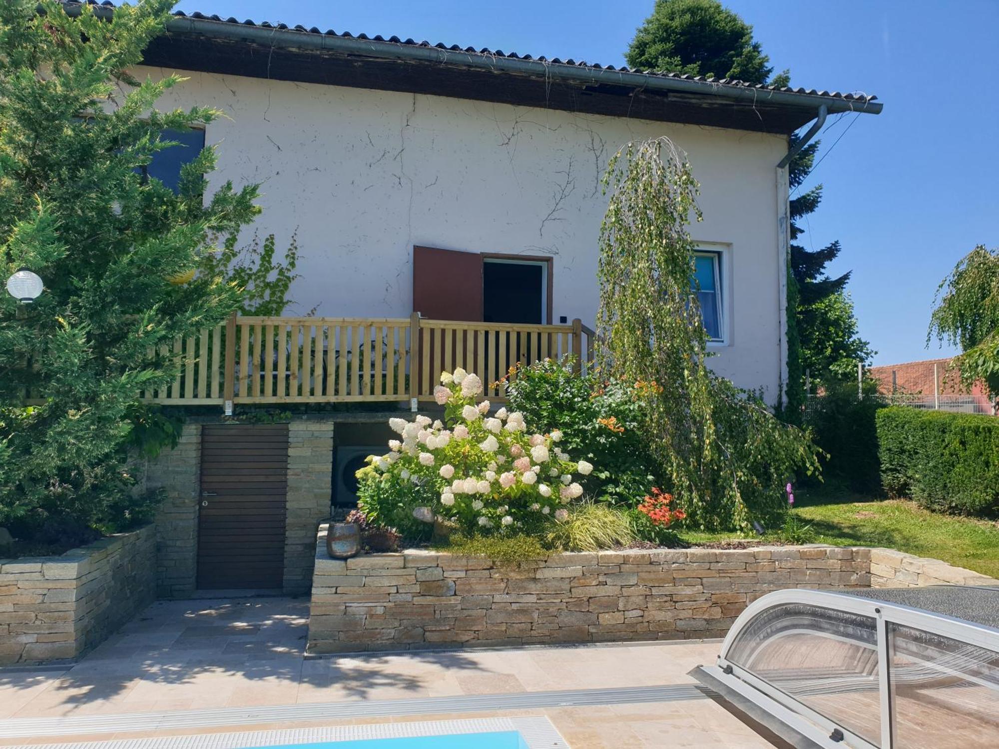 Apartment Mit Pool An Der Apfelstrasse